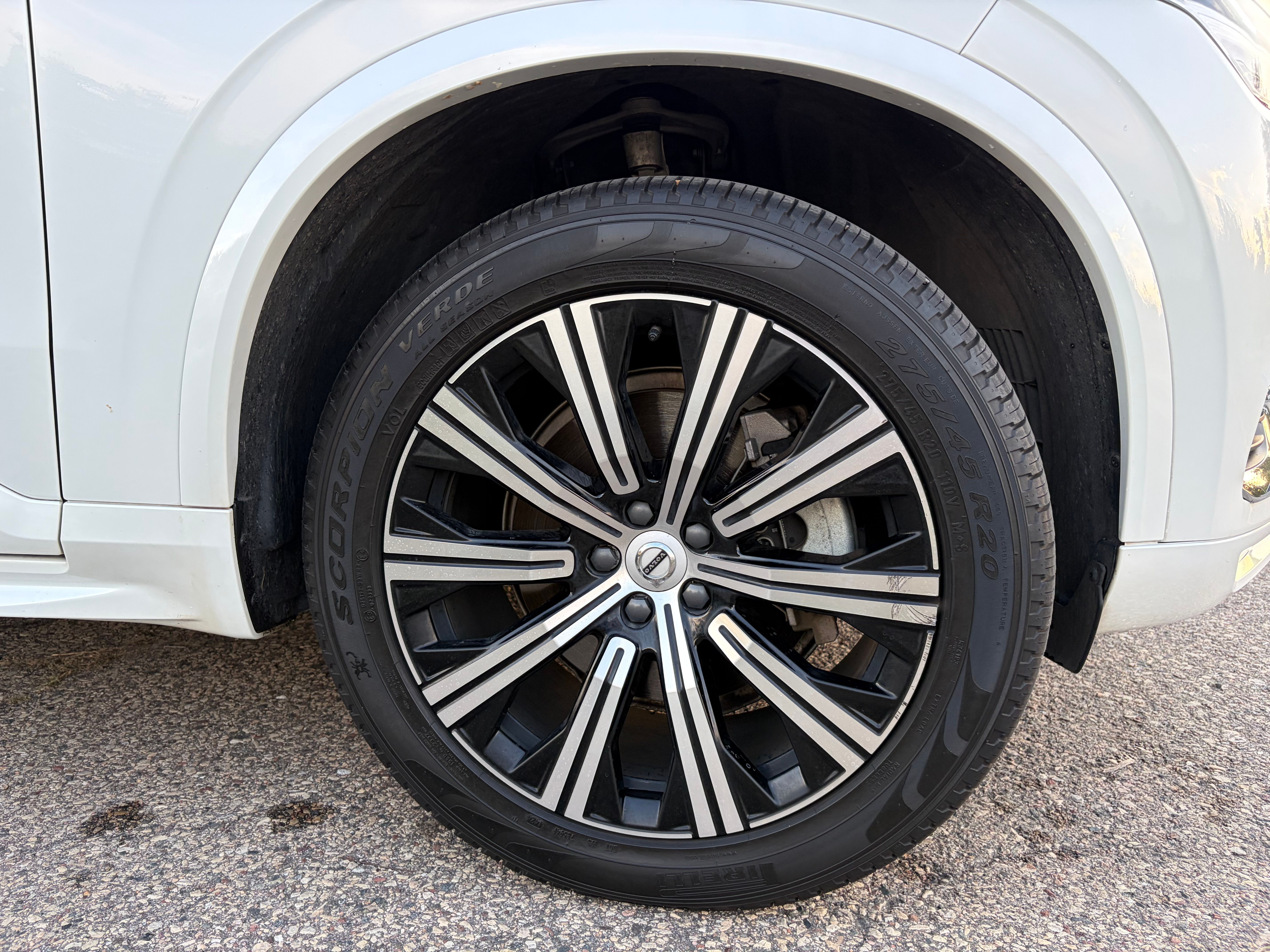 Used 2025 Volvo XC90 B5 Core w/ Protection Package Premier AWD/4WD image 14