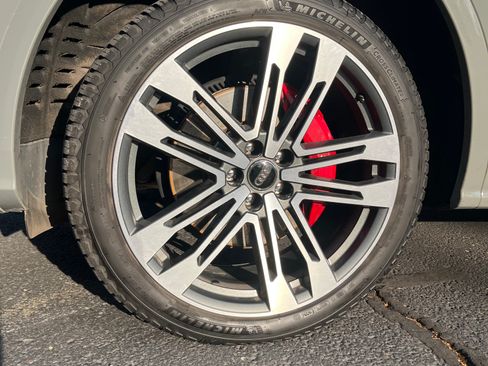 Used 2019 Audi SQ5 Premium Plus w/ Premium Plus Package AWD/4WD image 18