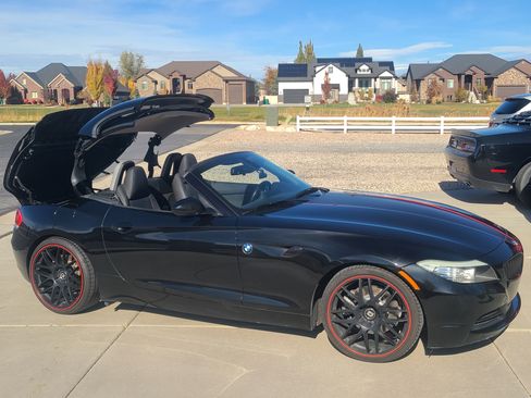 Used 2011 BMW Z4 sDrive35i image 2