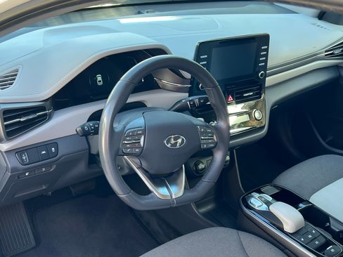 Used 2020 Hyundai Ioniq SE image 6