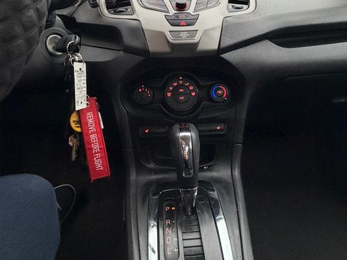 Used 2013 Ford Fiesta SE w/ Super Fuel Economy Pkg image 24