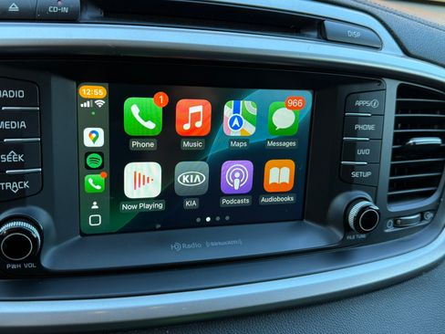 Used 2018 Kia Sorento LX image 9