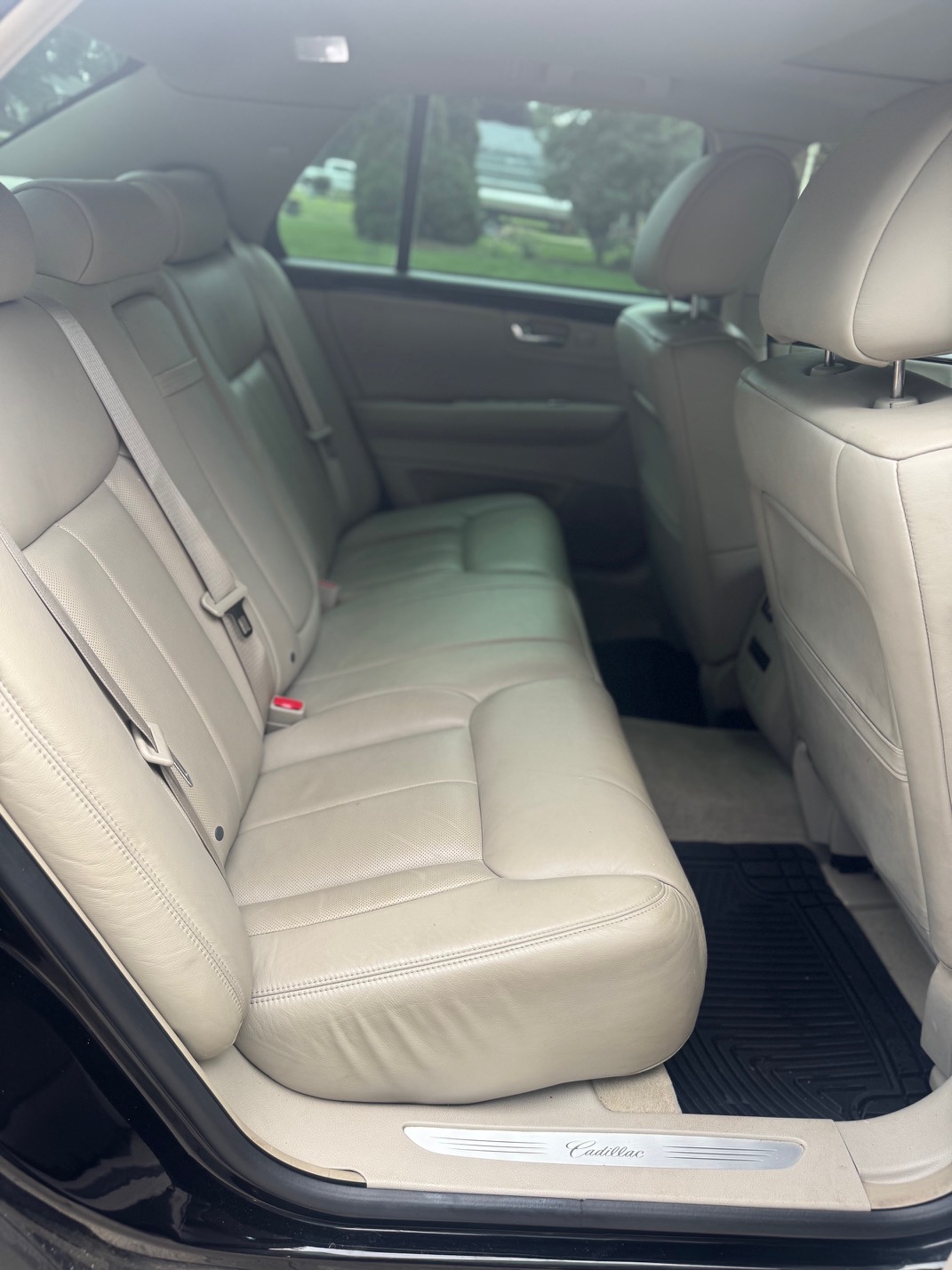 Used 2011 Cadillac DTS Premium w/ Driver Awareness Package FWD image 9