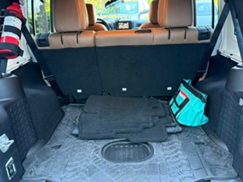 Used 2015 Jeep Wrangler Unlimited Rubicon w/ Connectivity Group AWD/4WD image 23