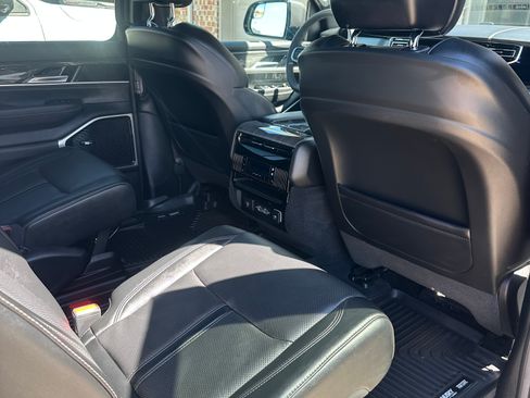 Used 2022 Jeep Wagoneer Series III w/ Premium Group I image 10