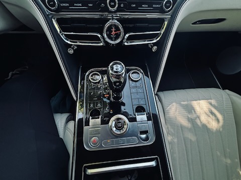 Used 2024 Bentley Flying Spur Plug-In Hybrid AWD/4WD image 12
