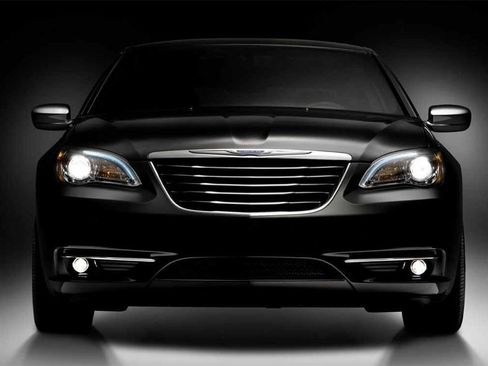 Used 2011 Chrysler 200 Limited image 1