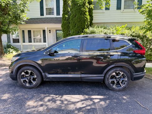 Used 2017 Honda CR-V Touring image 2