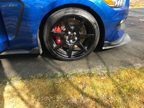 Used 2017 Ford Mustang Shelby GT350R w/ GT350R Equipment Group 920A RWD image 10