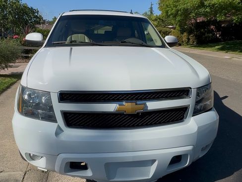 Used 2014 Chevrolet Tahoe LT image 9