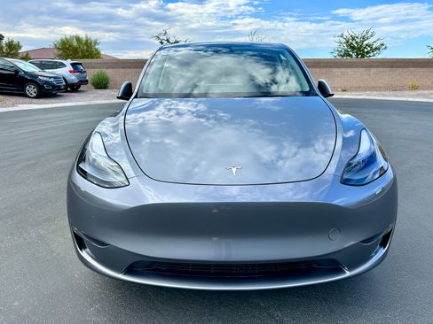 Used 2025 Tesla Model Y Long Range RWD image 1