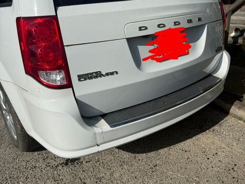 Used 2018 Dodge Grand Caravan SE w/ UConnect Hands-Free Group FWD image 1