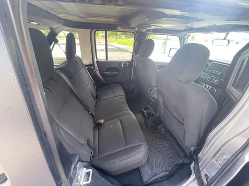 Used 2019 Jeep Wrangler Unlimited Sport S AWD/4WD image 9