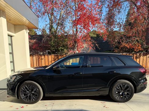 Used 2024 Audi Q8 e-tron Prestige image 11