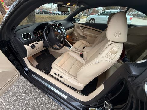 Used 2014 Volkswagen Eos Executive image 9