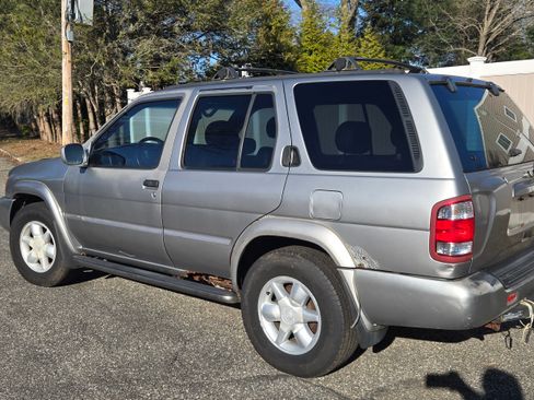 Used 2001 Nissan Pathfinder LE image 5