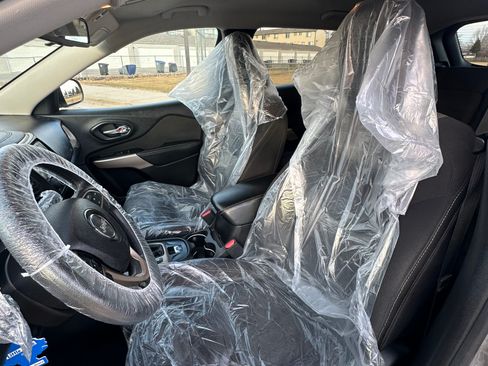 Used 2018 Jeep Cherokee Latitude image 11