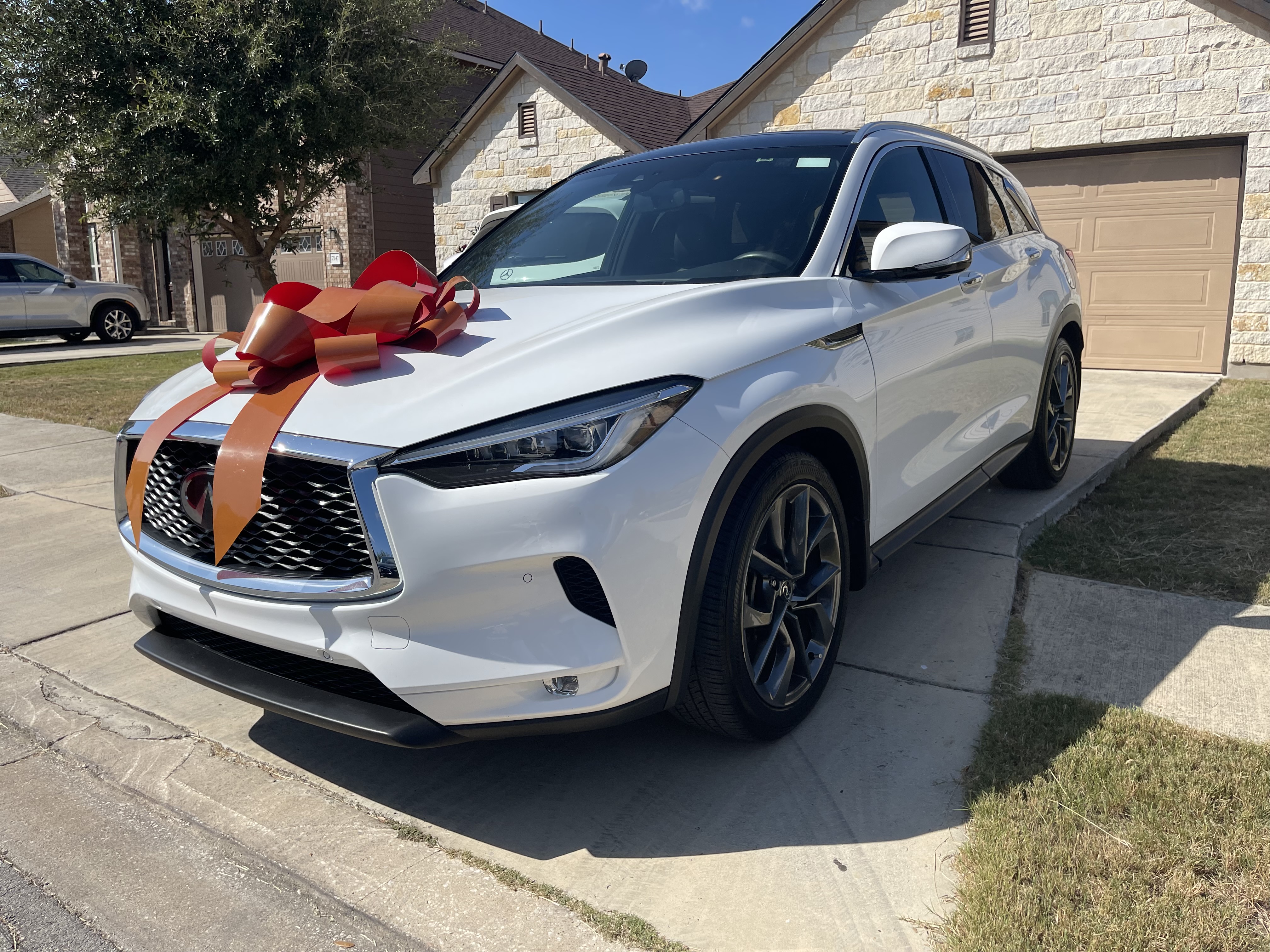 Used 2019 INFINITI QX50 Essential w/ Sensory Package FWD image 1