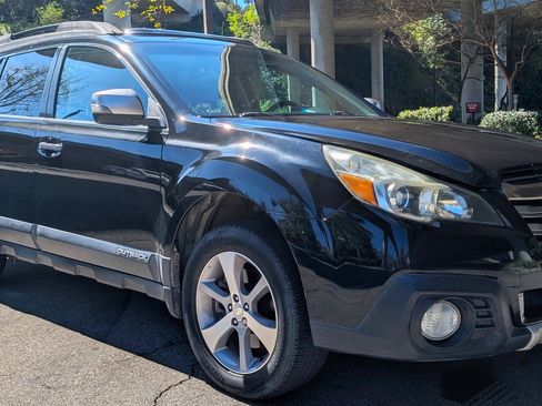 Used 2013 Subaru Outback 3.6R Limited image 2