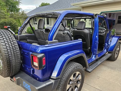 Used 2019 Jeep Wrangler Unlimited Sahara image 4