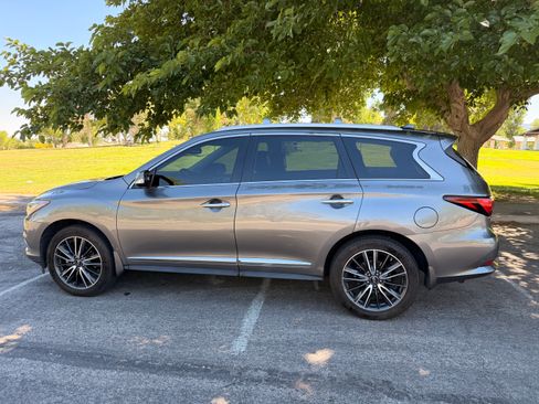 Used 2017 INFINITI QX60 Luxe w/ Deluxe Technology Package AWD/4WD image 2