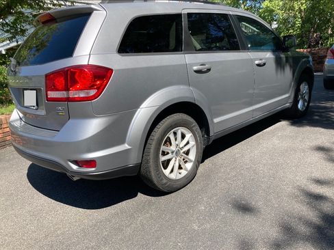Used 2017 Dodge Journey SXT w/ Comfort/Convenience Group FWD image 12