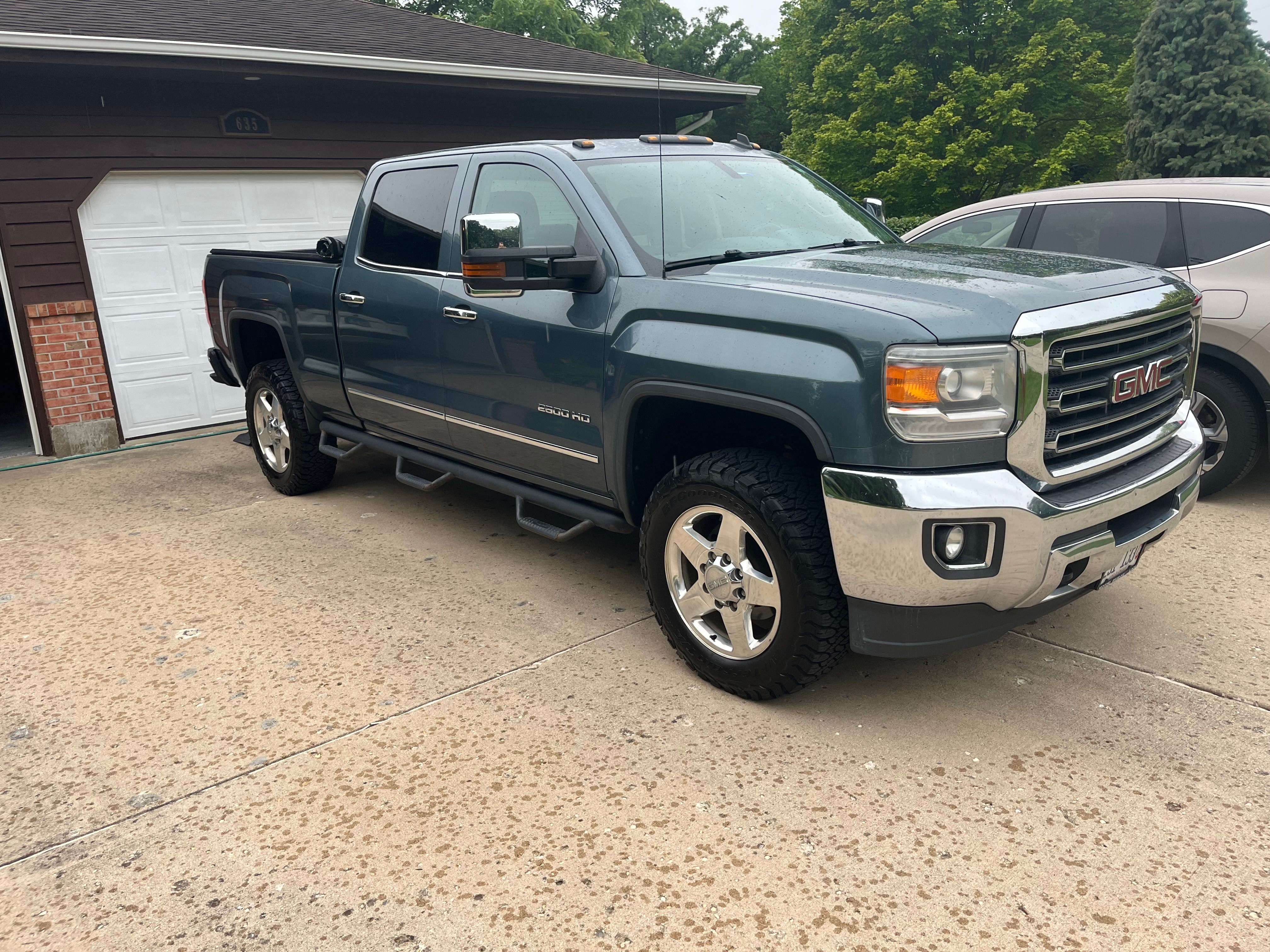 Used 2015 GMC Sierra 2500 SLT w/ Suspension Package, Off-Road AWD/4WD image 2