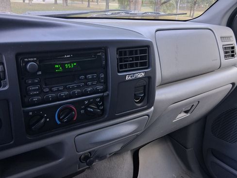 Used 2005 Ford Excursion XLT image 5