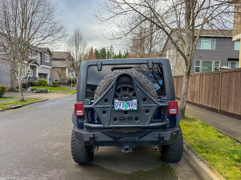 Used 2013 Jeep Wrangler Unlimited Sahara image 2