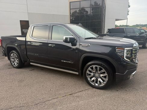 Used 2025 GMC Sierra 1500 Denali AWD/4WD image 5
