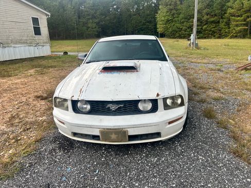 Used 2005 Ford Mustang GT Premium image 2