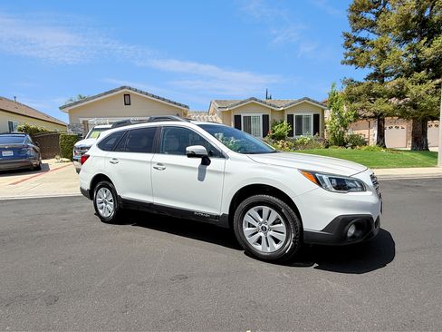 Used 2015 Subaru Outback 2.5i Premium AWD/4WD image 12