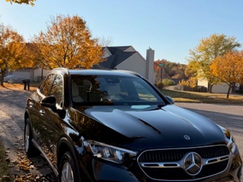 Used 2025 Mercedes-Benz GLC 300 4MATIC image 9