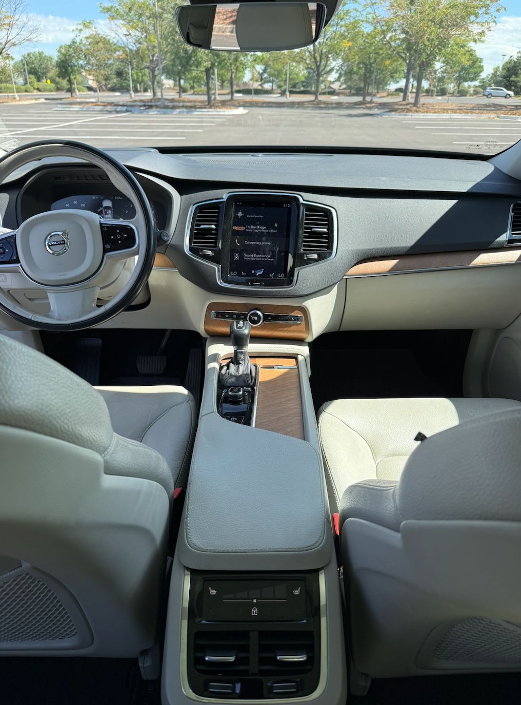 Used 2022 Volvo XC90 T6 Momentum w/ Advanced Package AWD/4WD image 10