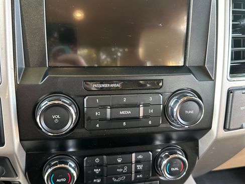 Used 2020 Ford F150 Lariat image 21