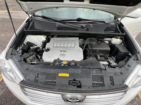 Used 2012 Toyota Highlander FWD w/ Tech Pkg image 31