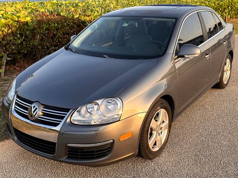Used 2009 Volkswagen Jetta SE image 2
