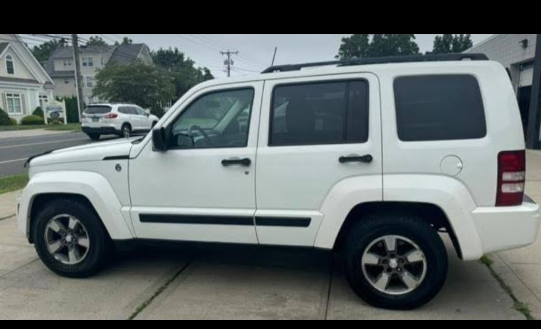 Used 2008 Jeep Liberty Sport w/ Popular Equipment Group AWD/4WD image 2