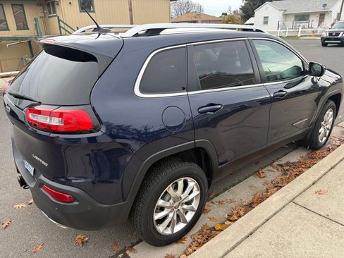 Used 2015 Jeep Cherokee Limited w/ Luxury Group image 6