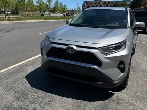 Used 2019 Toyota RAV4 XLE w/ Carpet Mat Package AWD/4WD image 2