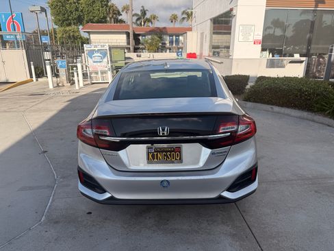 Used 2018 Honda Clarity Touring image 5