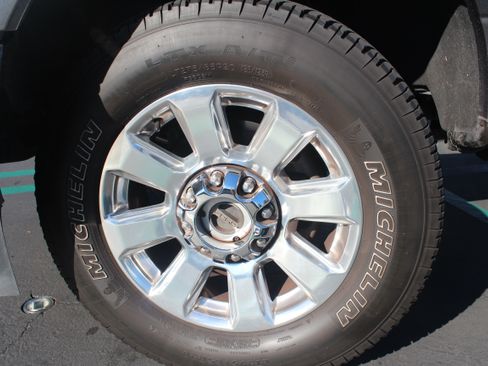 Used 2022 Ford F350 Platinum w/ FX4 Off-Road Package image 17