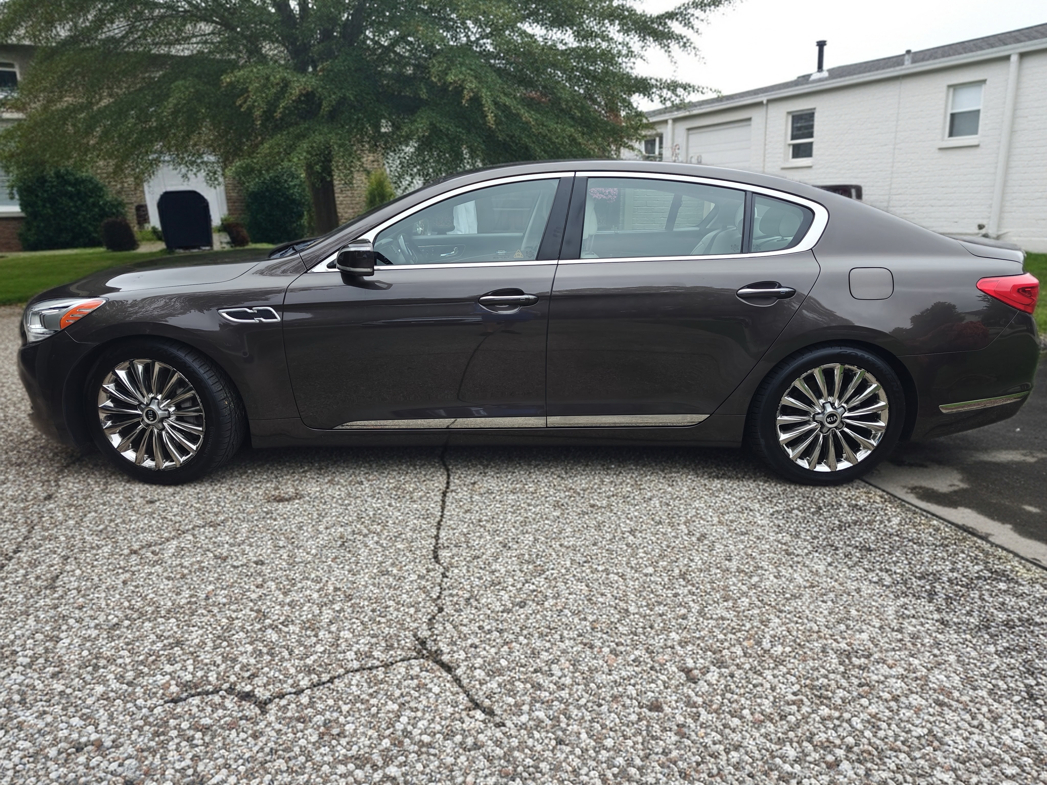 Used 2015 Kia K900 Luxury w/ VIP Package (Discontinued) RWD image 4