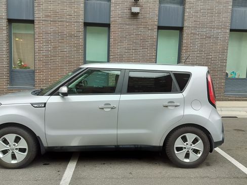 Used 2016 Kia Soul EV image 2