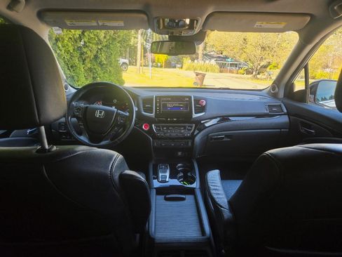 Used 2017 Honda Pilot Touring image 5