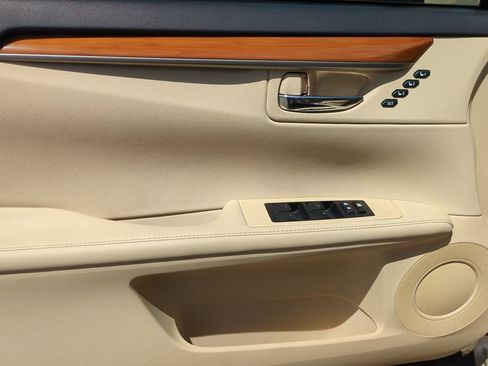 Used 2014 Lexus ES 300h image 15