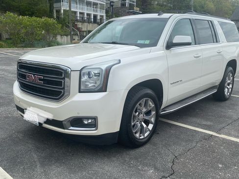 Used 2015 GMC Yukon XL SLT w/ Open Road Package AWD/4WD image 30