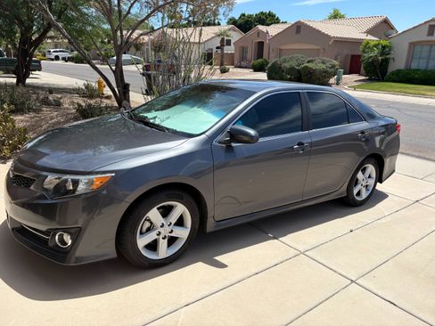 Used 2012 Toyota Camry SE FWD image 1