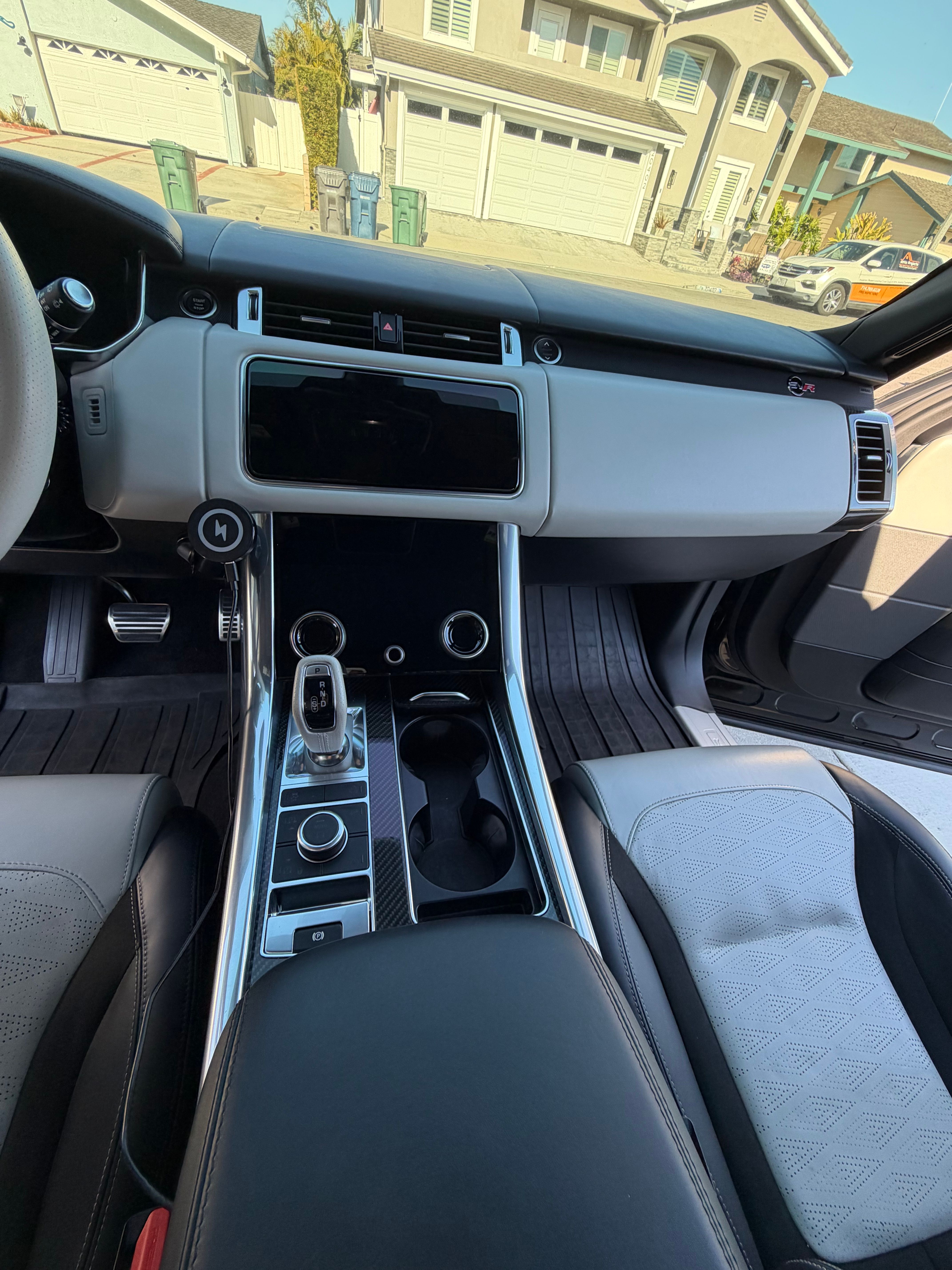 Used 2022 Land Rover Range Rover Sport SVR Carbon Edition AWD/4WD image 11