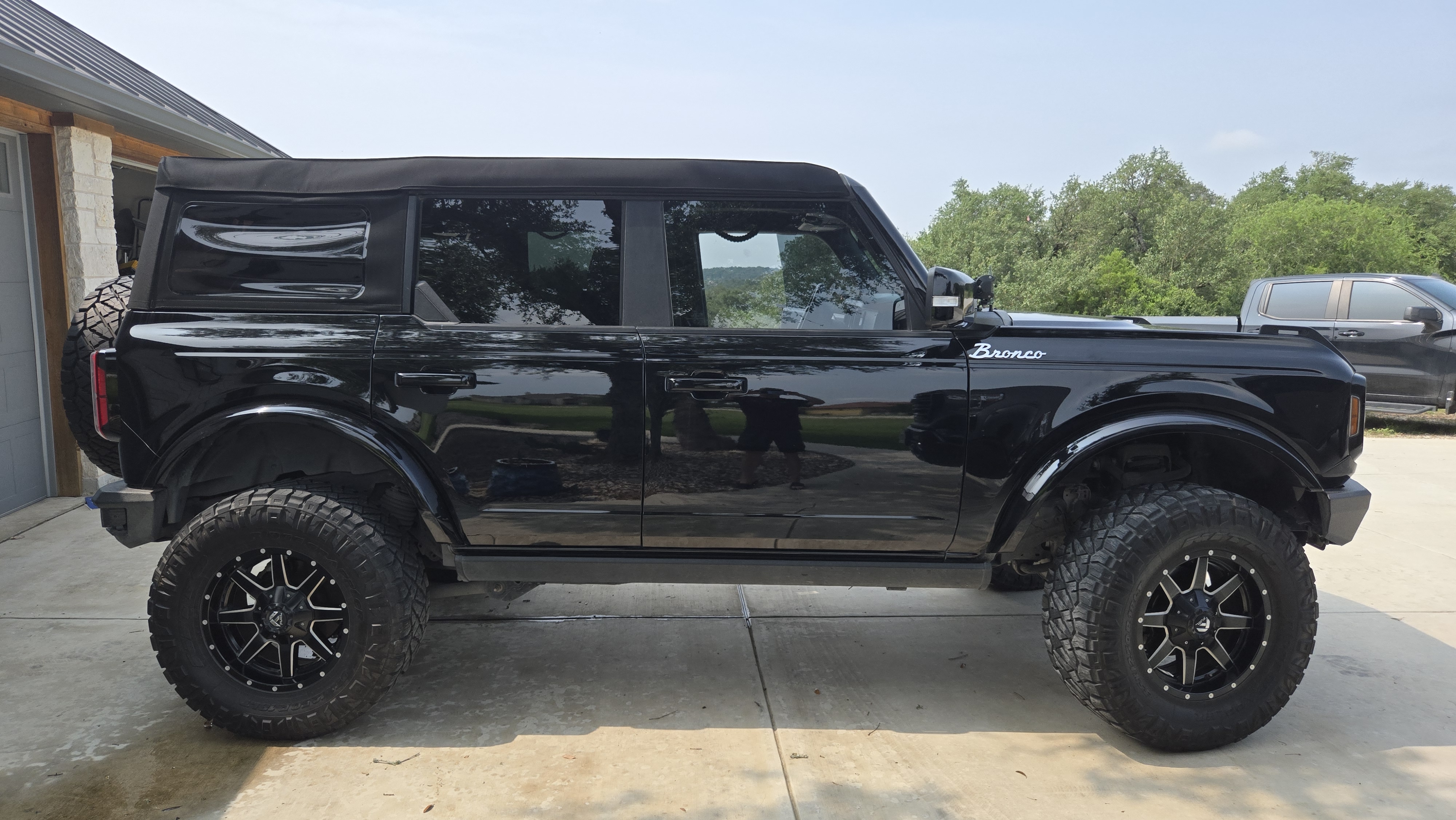 Used 2023 Ford Bronco Outer Banks AWD/4WD image 1